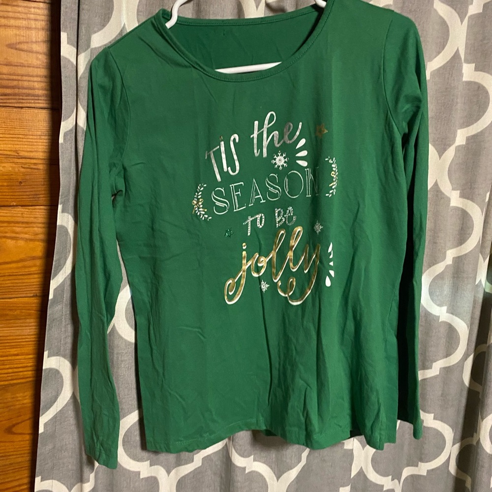 Women’s size medium Christmas shirt.